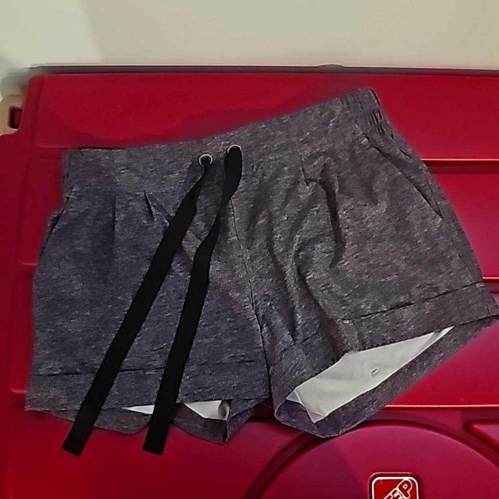 like new lululemon grey shorts